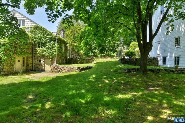 584 W Saddle River Road, Upper Saddle River, NJ 07458