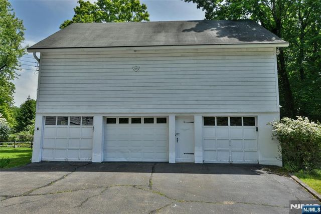 584 W Saddle River Road, Upper Saddle River, NJ 07458