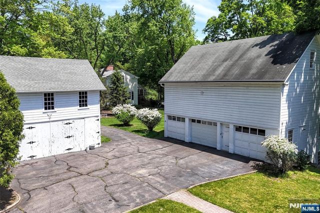 584 W Saddle River Road, Upper Saddle River, NJ 07458