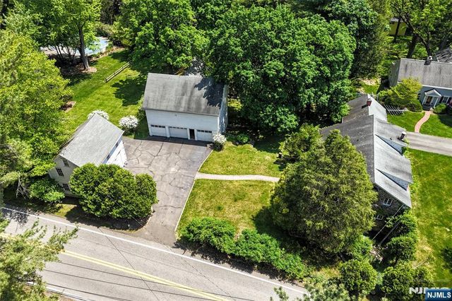 584 W Saddle River Road, Upper Saddle River, NJ 07458