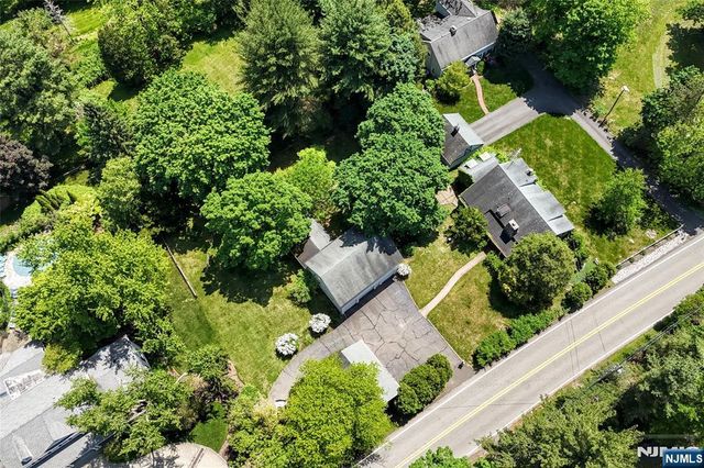 584 W Saddle River Road, Upper Saddle River, NJ 07458