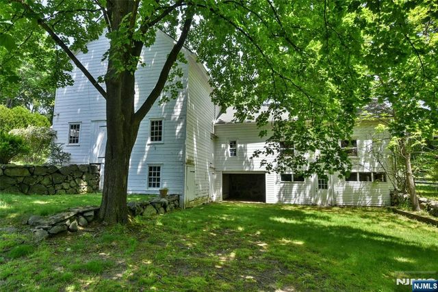 584 W Saddle River Road, Upper Saddle River, NJ 07458