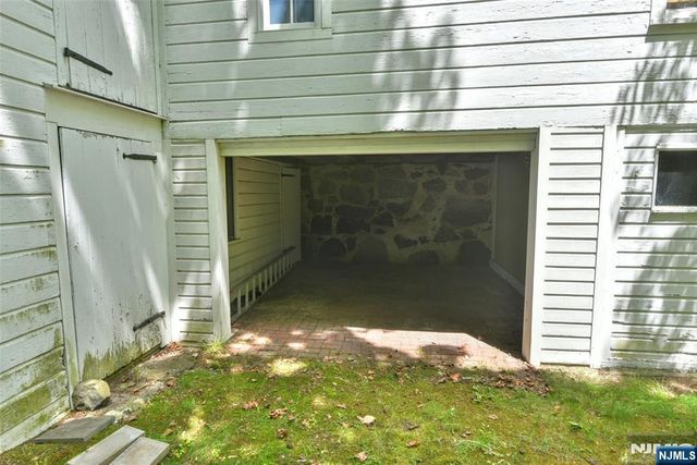 584 W Saddle River Road, Upper Saddle River, NJ 07458