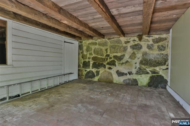 584 W Saddle River Road, Upper Saddle River, NJ 07458