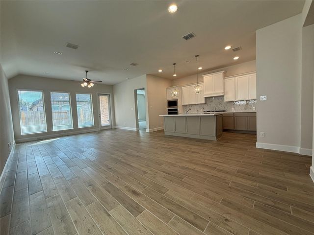 42615 Mystery Lane, Magnolia, TX 77354