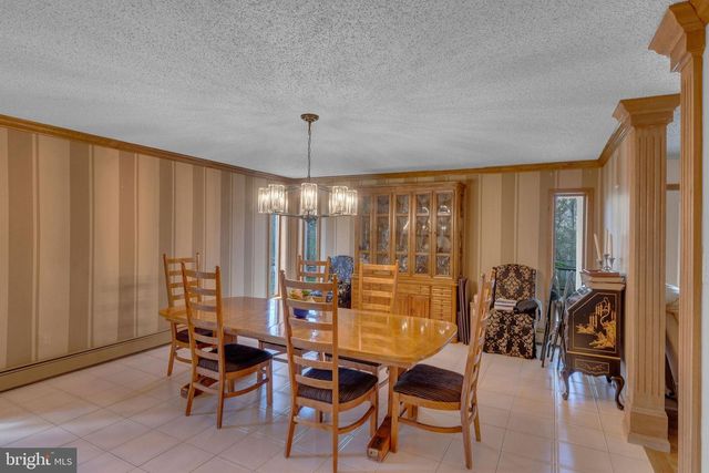 25 CREEKSIDE DR, Ivyland, PA 18974