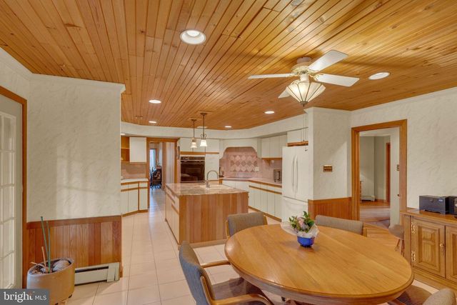 25 CREEKSIDE DR, Ivyland, PA 18974