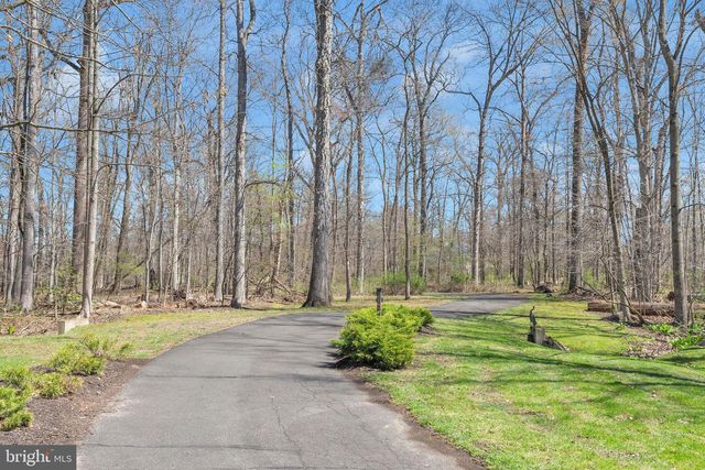 25 CREEKSIDE DR, Ivyland, PA 18974