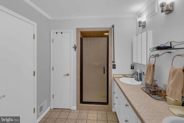 25 CREEKSIDE DR, Ivyland, PA 18974