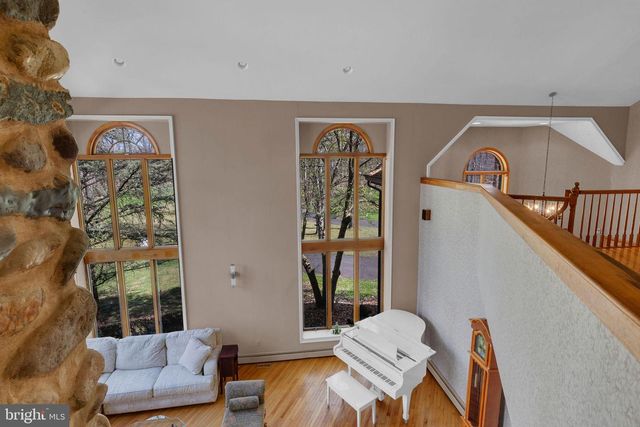25 CREEKSIDE DR, Ivyland, PA 18974