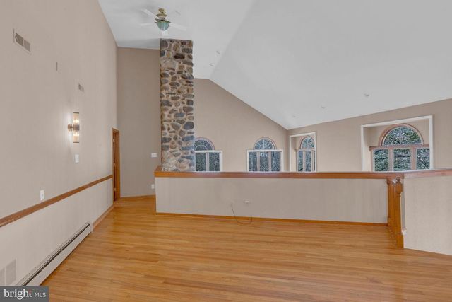 25 CREEKSIDE DR, Ivyland, PA 18974