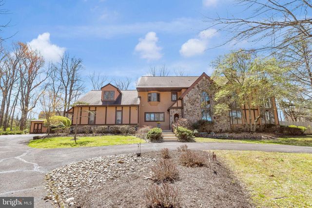 25 CREEKSIDE DR, Ivyland, PA 18974