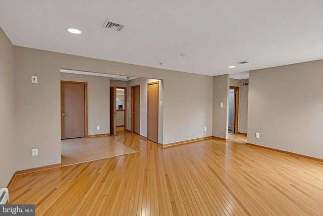 25 CREEKSIDE DR, Ivyland, PA 18974