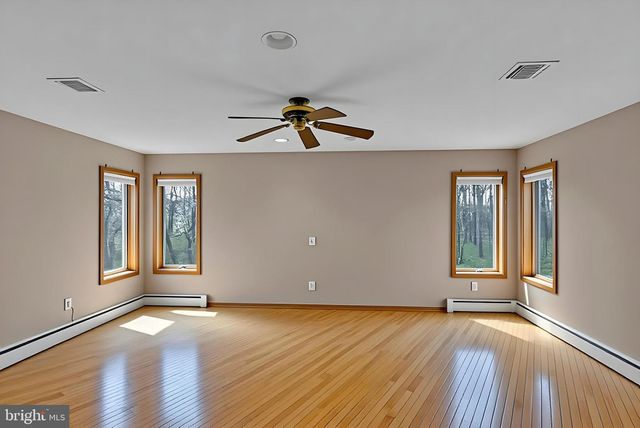 25 CREEKSIDE DR, Ivyland, PA 18974