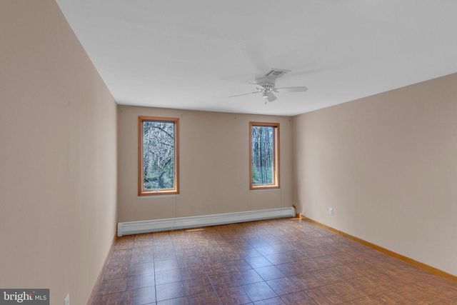 25 CREEKSIDE DR, Ivyland, PA 18974