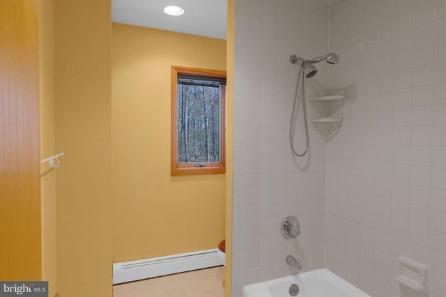 25 CREEKSIDE DR, Ivyland, PA 18974
