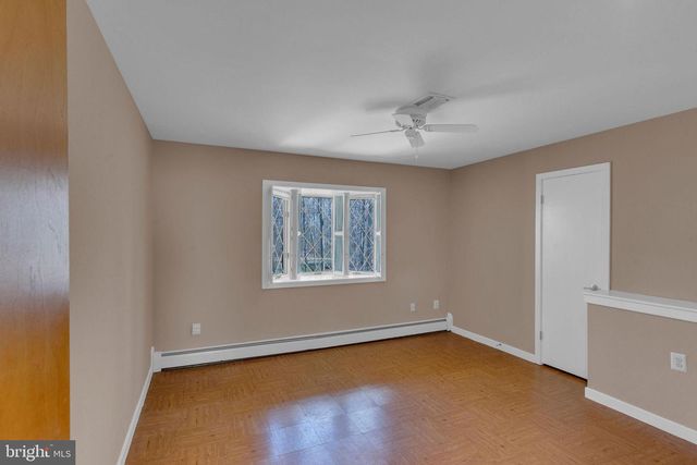 25 CREEKSIDE DR, Ivyland, PA 18974