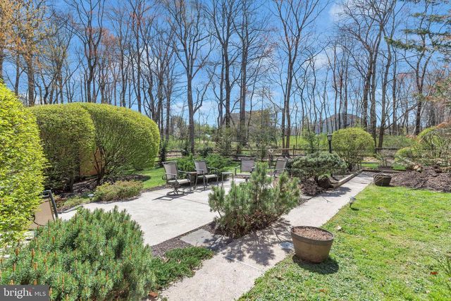 25 CREEKSIDE DR, Ivyland, PA 18974