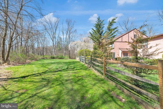 25 CREEKSIDE DR, Ivyland, PA 18974