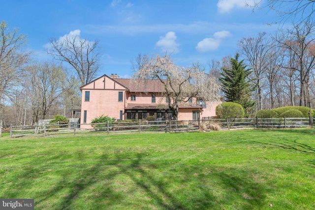 25 CREEKSIDE DR, Ivyland, PA 18974