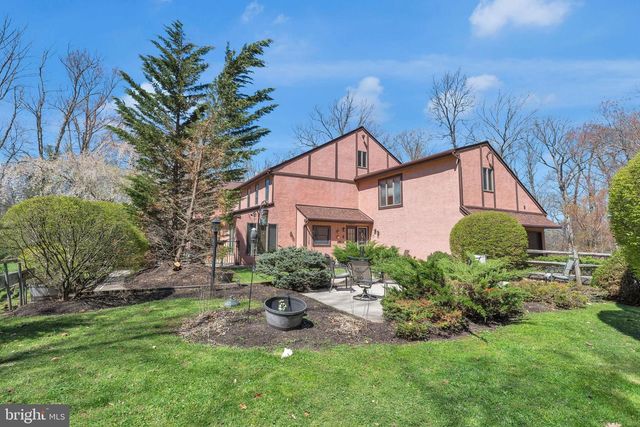 25 CREEKSIDE DR, Ivyland, PA 18974