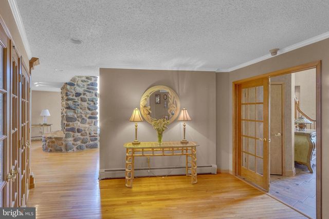 25 CREEKSIDE DR, Ivyland, PA 18974