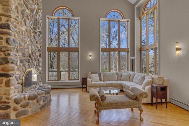 25 CREEKSIDE DR, Ivyland, PA 18974