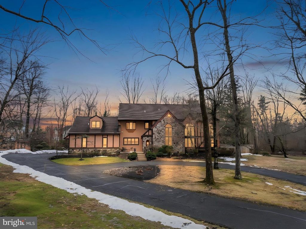 25 CREEKSIDE DR, Ivyland, PA 18974