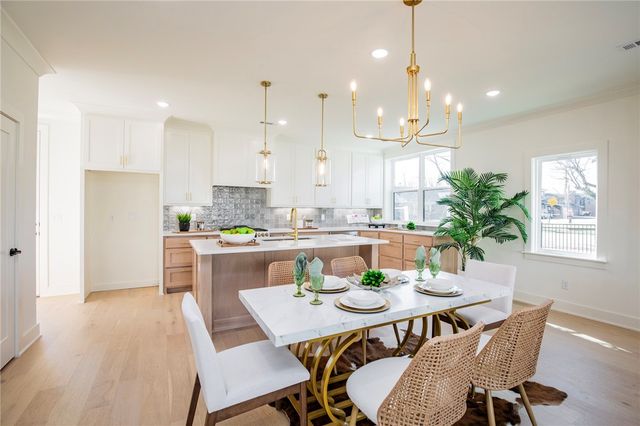 1310 Bella Vista Road, Bentonville, AR 72712