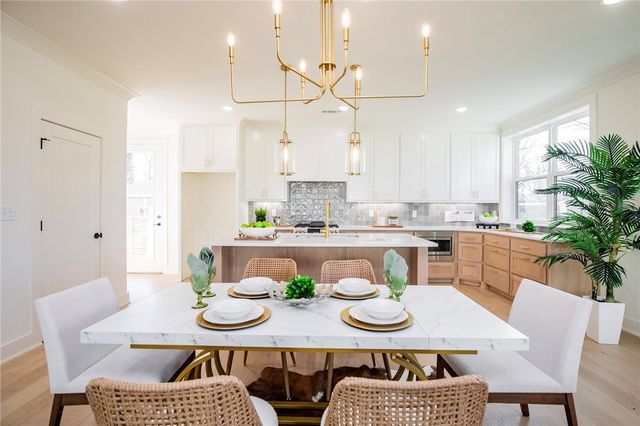 1310 Bella Vista Road, Bentonville, AR 72712