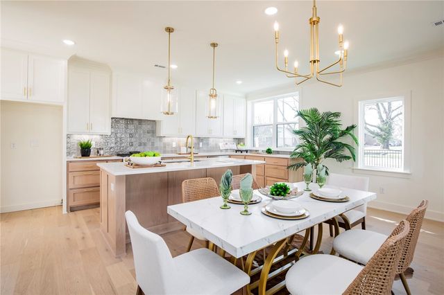 1310 Bella Vista Road, Bentonville, AR 72712