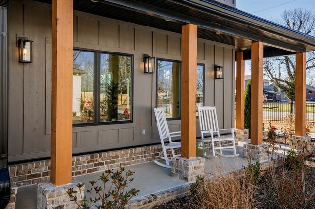 1310 Bella Vista Road, Bentonville, AR 72712