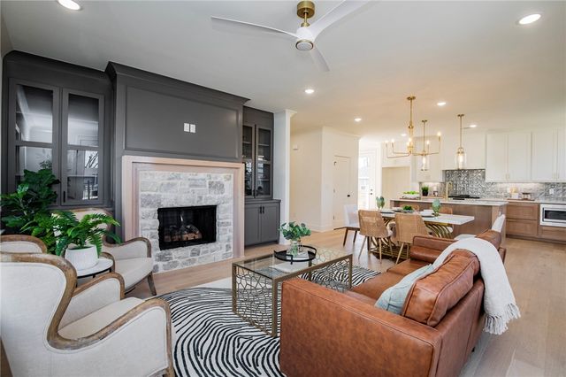 1310 Bella Vista Road, Bentonville, AR 72712