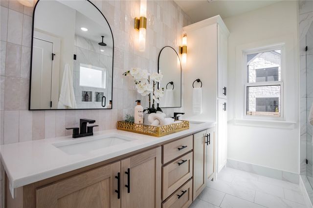 1310 Bella Vista Road, Bentonville, AR 72712