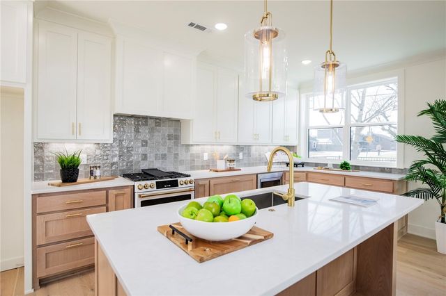 1310 Bella Vista Road, Bentonville, AR 72712