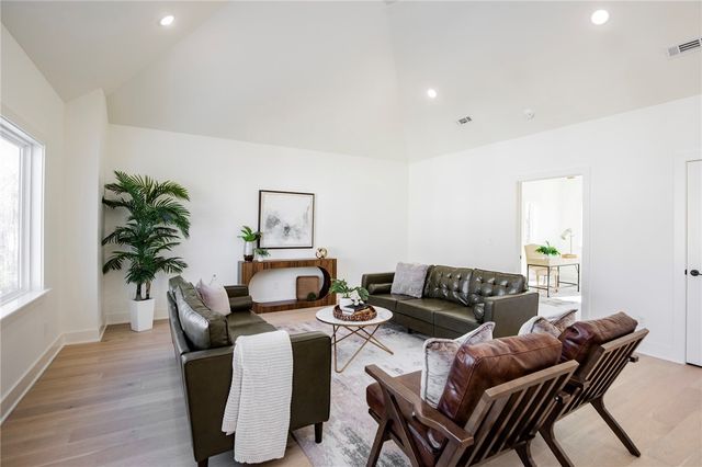 1310 Bella Vista Road, Bentonville, AR 72712