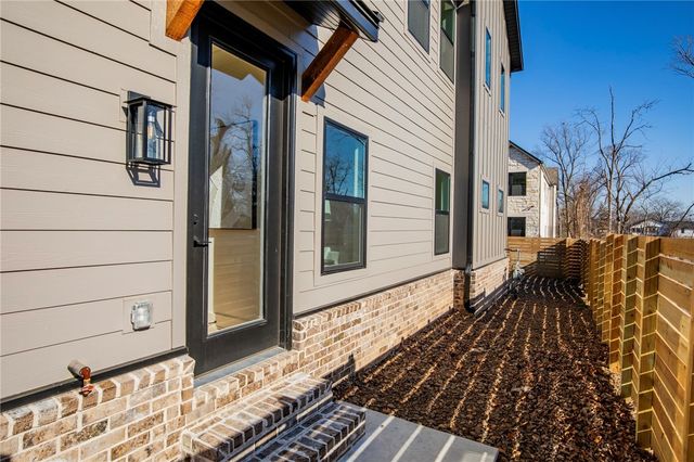 1310 Bella Vista Road, Bentonville, AR 72712