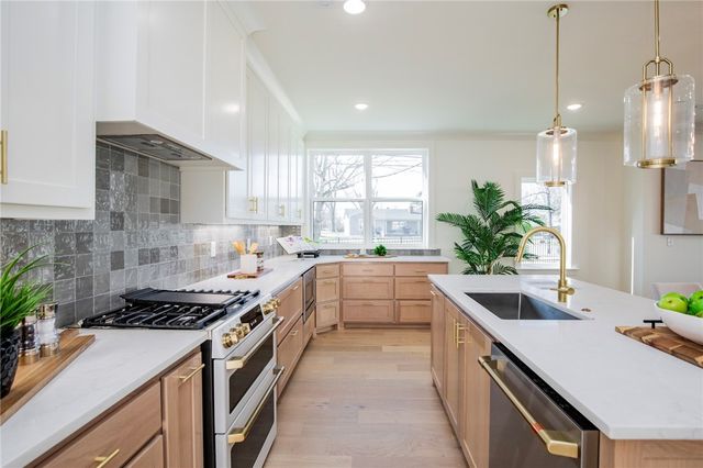 1310 Bella Vista Road, Bentonville, AR 72712