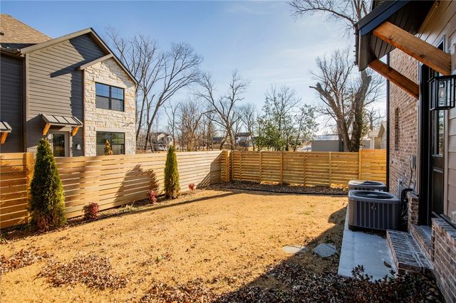 1310 Bella Vista Road, Bentonville, AR 72712