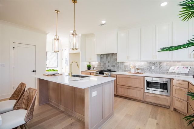 1310 Bella Vista Road, Bentonville, AR 72712