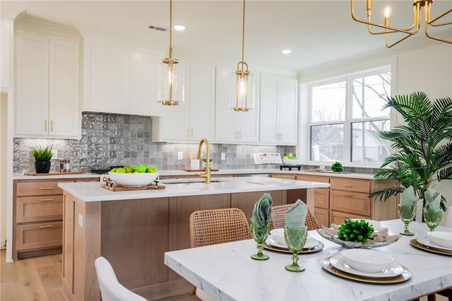 1310 Bella Vista Road, Bentonville, AR 72712