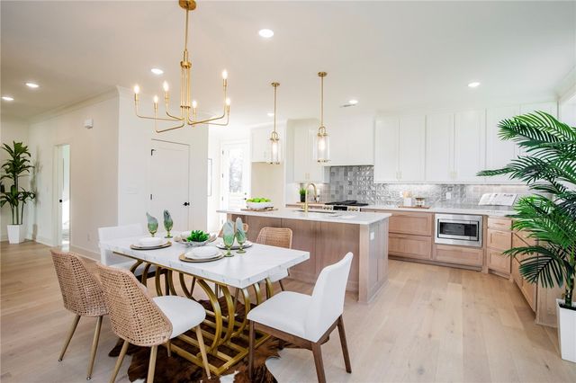 1310 Bella Vista Road, Bentonville, AR 72712