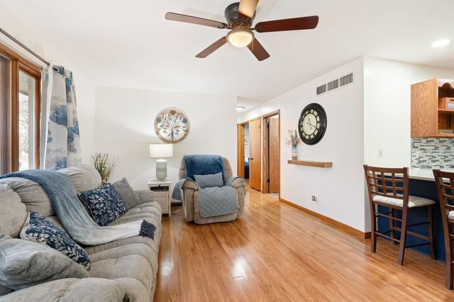 2104 W Oakland Avenue, Austin, MN 55912