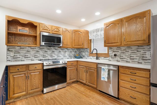 2104 W Oakland Avenue, Austin, MN 55912