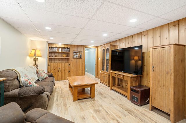 2104 W Oakland Avenue, Austin, MN 55912