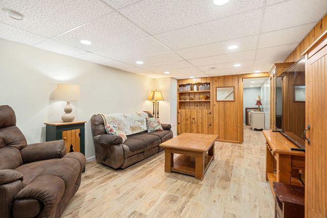 2104 W Oakland Avenue, Austin, MN 55912