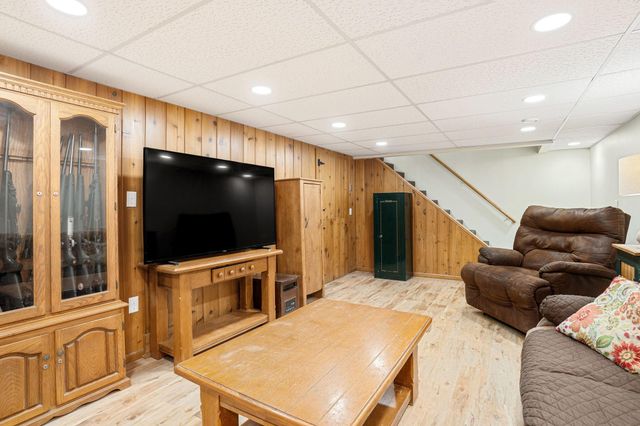 2104 W Oakland Avenue, Austin, MN 55912