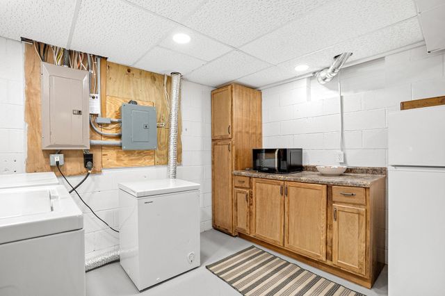 2104 W Oakland Avenue, Austin, MN 55912