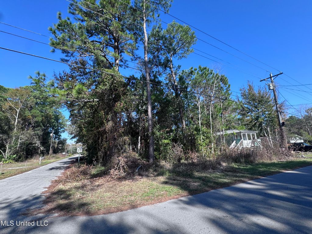 Barnacle Boulevard, Ocean Springs, MS 39564