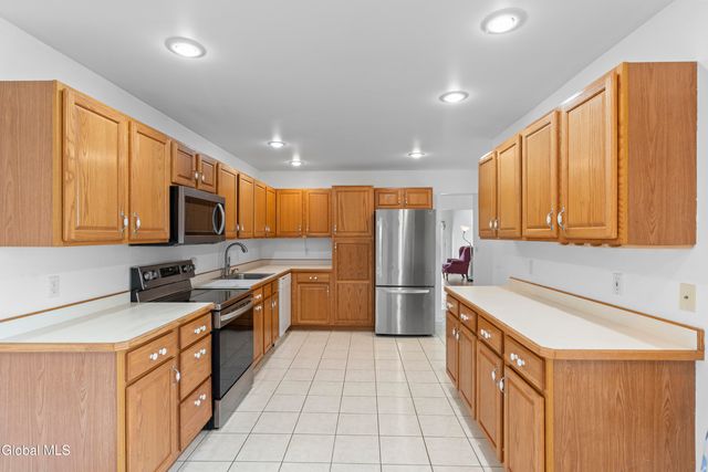 46 Lyon Court, Queensbury, NY 12804